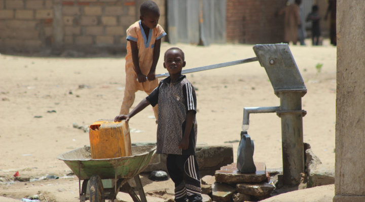 صندوق بئر مياه أفريقيا.