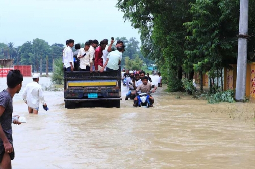 فيضانات بنغلاديش: آلاف الأشخاص يعانون