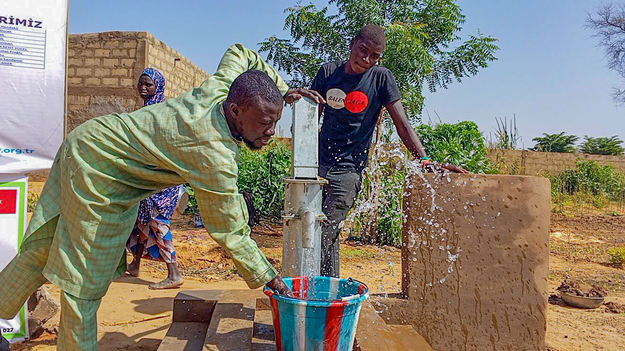 Afrika'da 6 Ülkede Su Kuyusu Açılışları Gerçekleştirdik