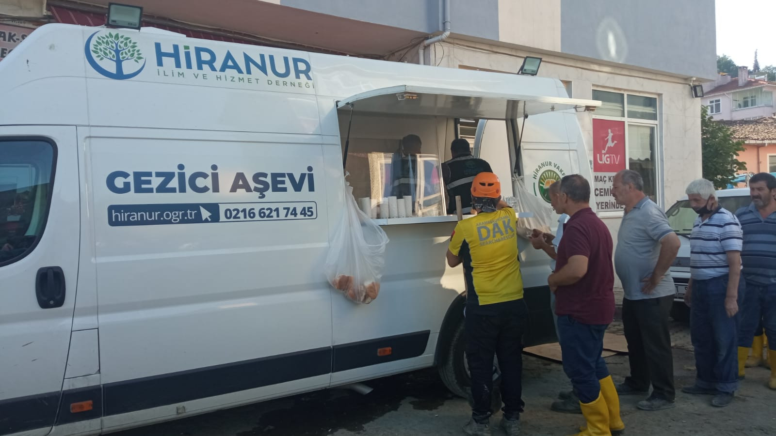 Karadeniz'de Sel Felaketinin yaralarını sarmak için hizmetlerimiz devam ediyor